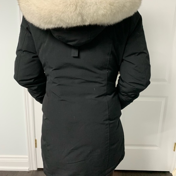 *LIKE NEW* Moose Knuckles Womens Winter Jacket - Picture 5 of 5